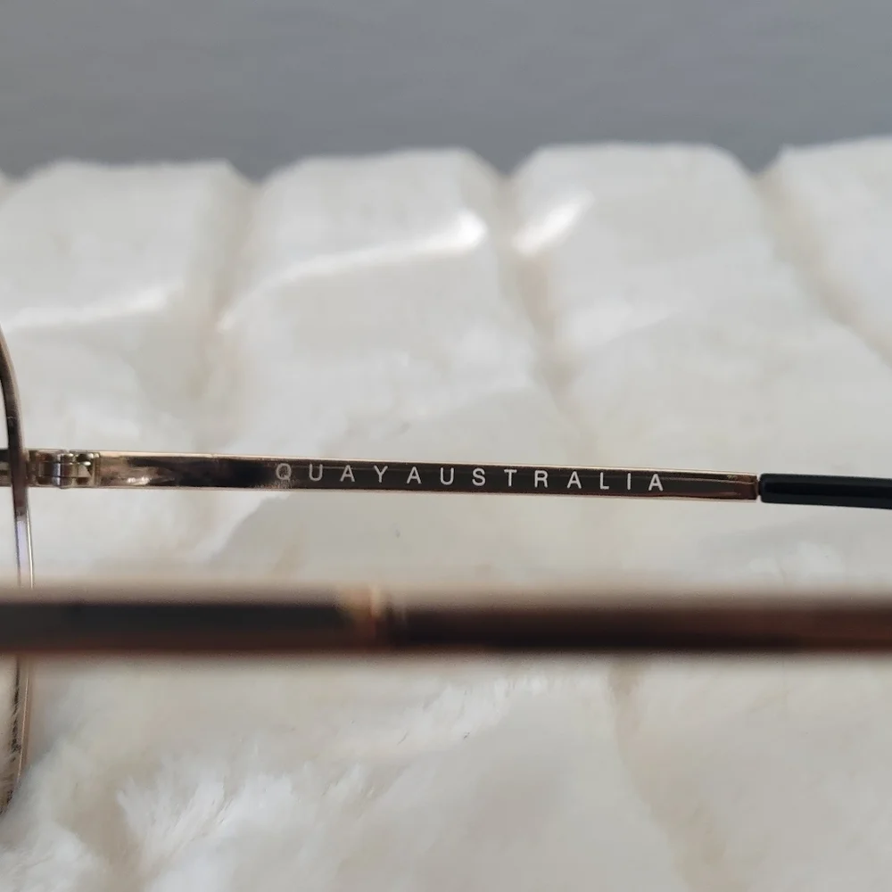 QUAY // ltd ed oversized retro-glam smoke lens gold frames